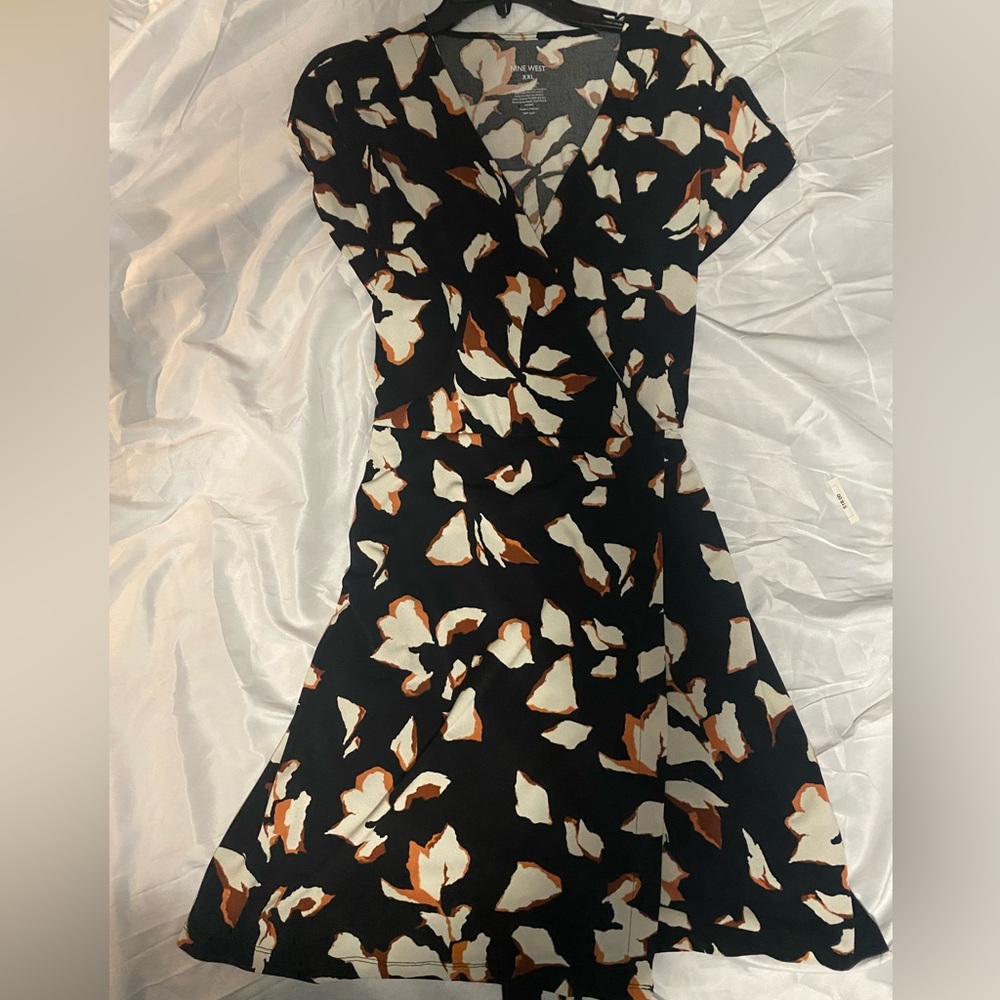 Nine West, wrap dress, knee length XXL. Great condition!